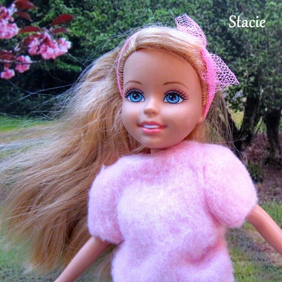 WEE 3 FRIENDS DOLL, STACIE, + CLOTHES: PRETTY SWEATER PANTS BOOTS CAP BAG SKIRT - Picture 2 of 8